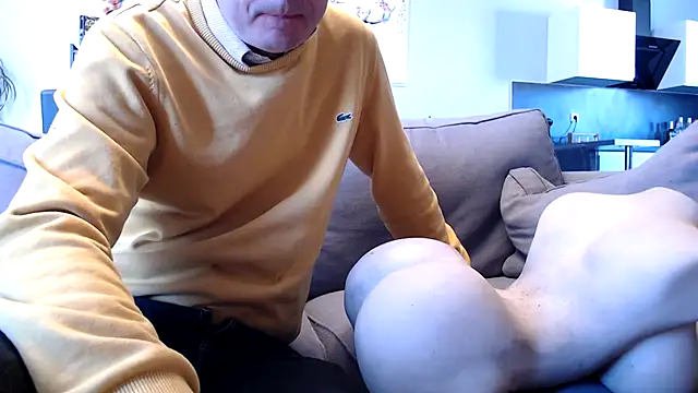 freddy0222222 online show from 04/15/26, 11:06