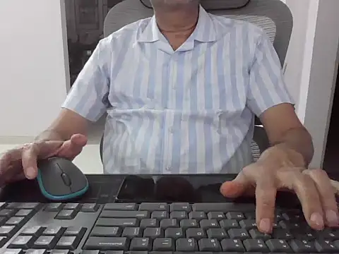 Snapshot of mrose8080 chatting on 02/23/26, 06:49 mrose8080 online show from 02/23/26, 06:49