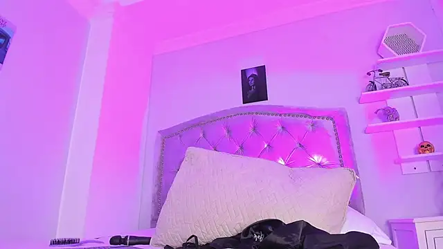 Snapshot of CamileHolmes chatting on 12/28/24, 08:16 CamileHolmes online show from 12/28/24, 08:16