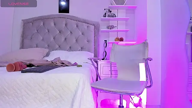 Snapshot of CamileHolmes chatting on 01/02/25, 07:44 CamileHolmes online show from 01/02/25, 07:44