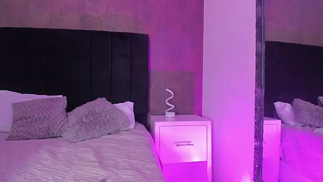 Snapshot of CamileHolmes chatting on 01/13/25, 10:45 CamileHolmes online show from 01/13/25, 10:45