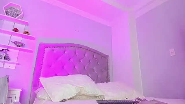 Snapshot of CamileHolmes chatting on 01/29/25, 08:08 CamileHolmes online show from 01/29/25, 08:08