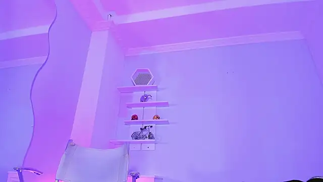 Snapshot of CamileHolmes chatting on 03/03/25, 07:32 CamileHolmes online show from 03/03/25, 07:32