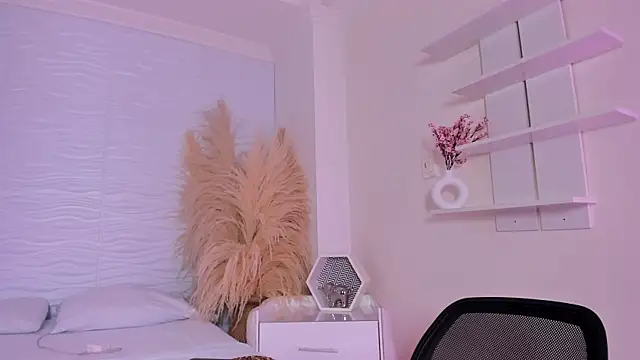 CamileHolmes online show from 04/14/26, 05:02