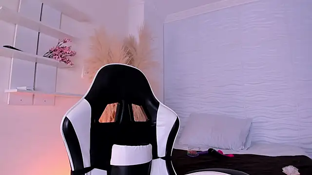 CamileHolmes online show from 07/25/26, 05:49
