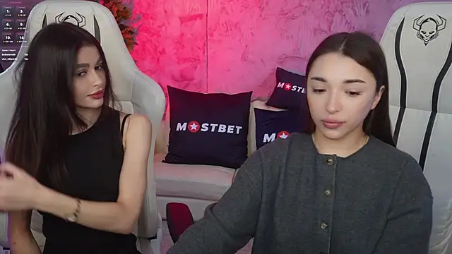 Snapshot of Jasmine_Flow chatting on 12/17/24, 01:49 Jasmine Flow online show from 12/17/24, 01:49