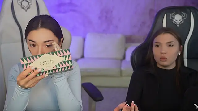 Snapshot of Jasmine_Flow chatting on 10/21/25, 07:09 Jasmine Flow online show from 10/21/25, 07:09