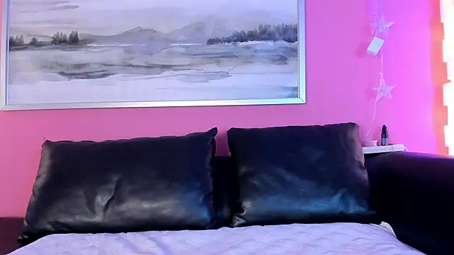 Tiffanysurez  online show from 09/25/25, 08:23