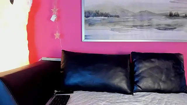 Tiffanysurez  online show from 11/05/25, 08:20