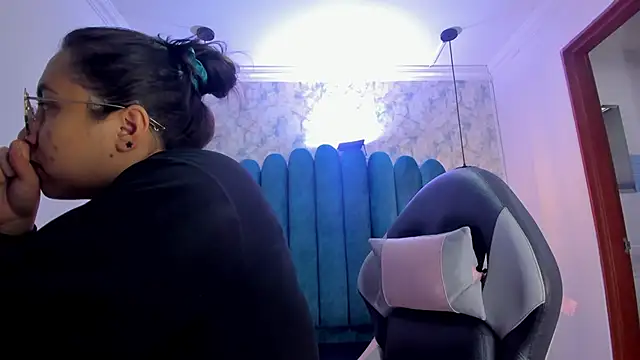 nalalye cruzz  online show from 12/21/25, 02:41