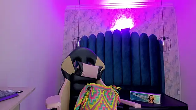 nalalye cruzz  online show from 01/11/26, 03:00