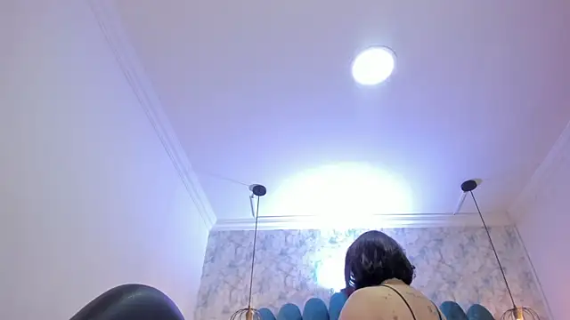 nalalye cruzz  online show from 04/22/26, 03:09