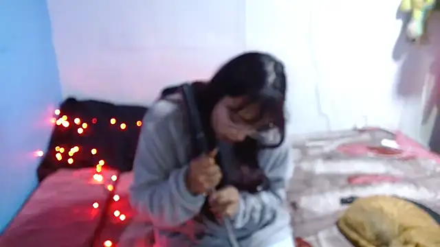 Snapshot of clarisse69 chatting on 12/17/25, 11:44 clarisse69 online show from 12/17/25, 11:44