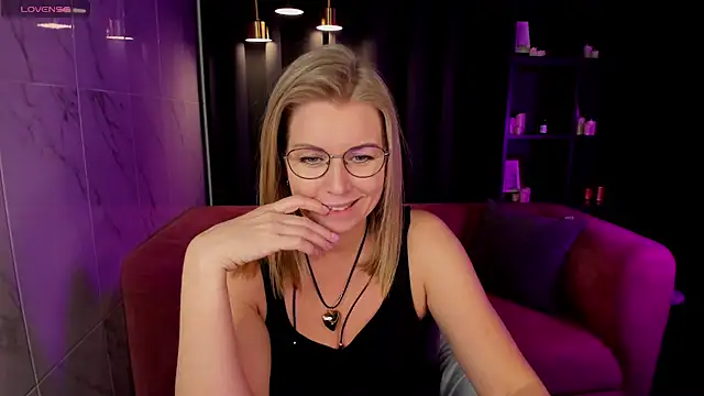 Annie Light online show from 02/28/25, 11:58