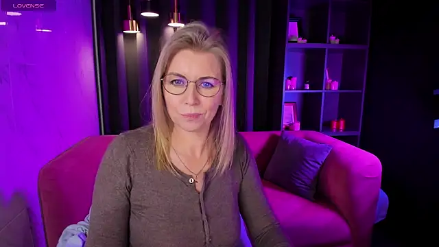 Annie Light online show from 03/03/25, 11:55