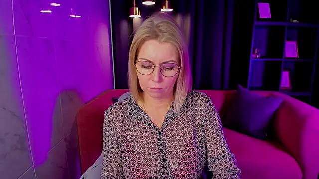 Annie Light online show from 10/09/25, 05:38