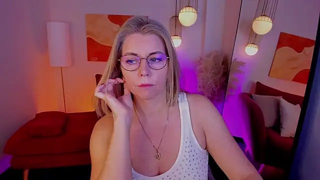 Annie Light online show from 11/14/25, 05:50