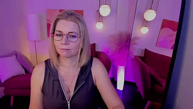 Annie Light online show from 11/25/25, 05:51