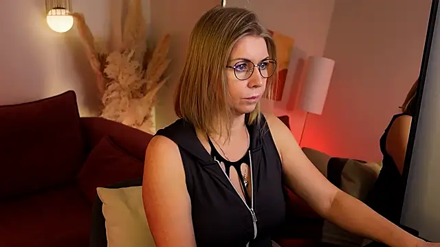 Annie Light online show from 02/09/26, 06:39