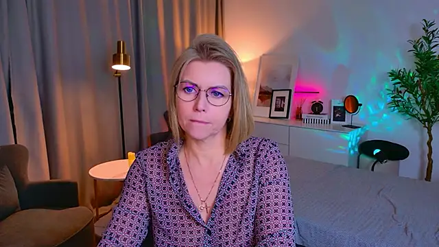 Annie Light online show from 04/25/26, 08:39