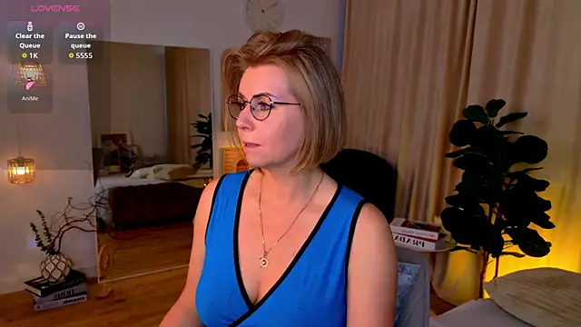 Snapshot of Annie_Light chatting on 06/04/26, 06:41 Annie Light online show from 06/04/26, 06:41