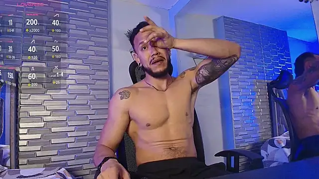 ARON TAYLER01 online show from 04/22/26, 10:28