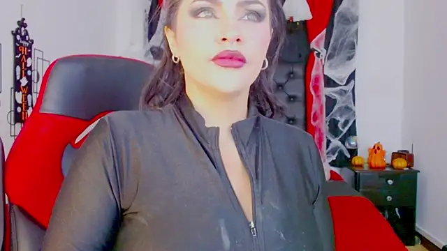 Snapshot of misslombana chatting on 10/25/25, 05:37 misslombana online show from 10/25/25, 05:37