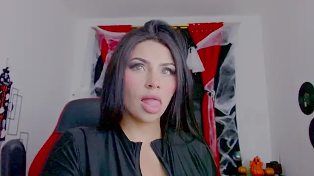 Snapshot of misslombana chatting on 10/29/25, 06:04 misslombana online show from 10/29/25, 06:04