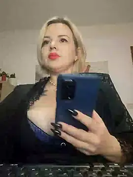Snapshot of Ladykaos chatting on 12/28/24, 04:30 Ladykaos online show from 12/28/24, 04:30