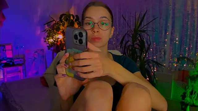 poli   online show from 11/24/25, 07:24