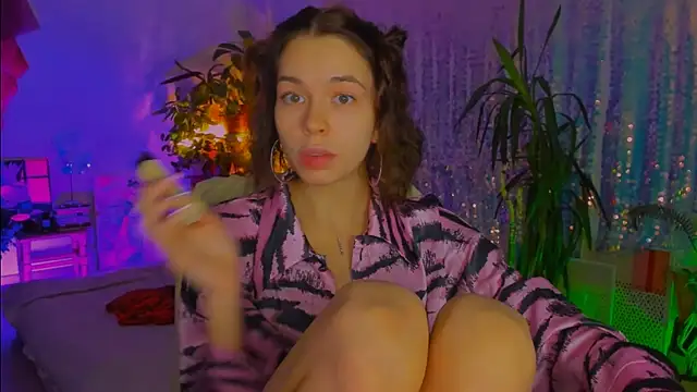 poli   online show from 12/04/25, 03:43