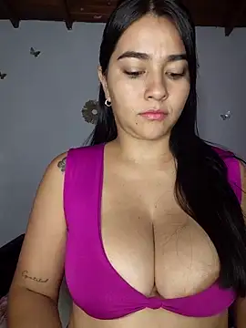 Snapshot of alison_villalobo chatting on 06/13/26, 02:20 alison villalobo online show from 06/13/26, 02:20