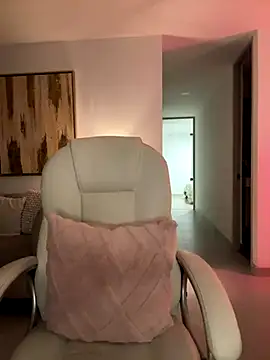 Snapshot of Im_Valentina chatting on 11/28/25, 12:02 Im Valentina online show from 11/28/25, 12:02