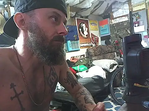 Snapshot of CloudDadddyyy420 chatting on 12/30/24, 02:42 CloudDadddyyy420 online show from 12/30/24, 02:42