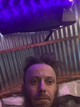 Snapshot of CloudDadddyyy420 chatting on 01/18/25, 10:17 CloudDadddyyy420 online show from 01/18/25, 10:17