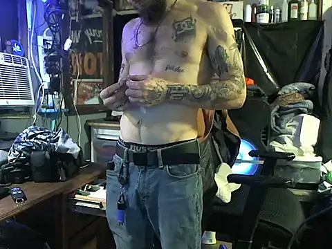 Snapshot of CloudDadddyyy420 chatting on 01/19/25, 04:12 CloudDadddyyy420 online show from 01/19/25, 04:12