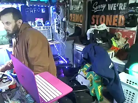 Snapshot of CloudDadddyyy420 chatting on 01/22/25, 07:45 CloudDadddyyy420 online show from 01/22/25, 07:45