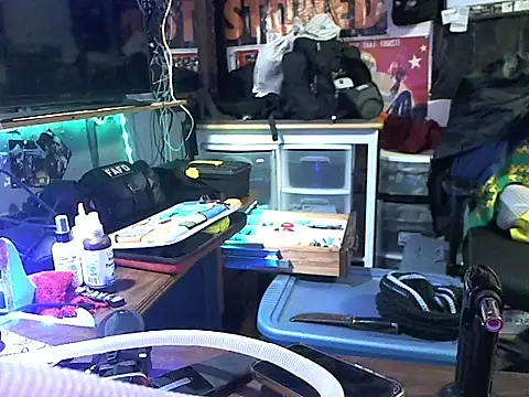 Snapshot of CloudDadddyyy420 chatting on 01/22/25, 10:59 CloudDadddyyy420 online show from 01/22/25, 10:59