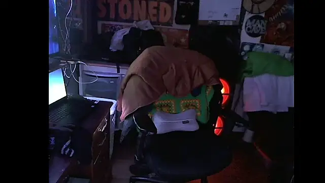 Snapshot of CloudDadddyyy420 chatting on 01/24/25, 08:34 CloudDadddyyy420 online show from 01/24/25, 08:34