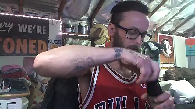 Snapshot of CloudDadddyyy420 chatting on 02/08/25, 09:46 CloudDadddyyy420 online show from 02/08/25, 09:46