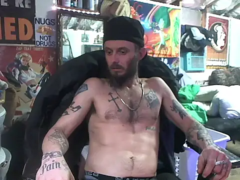 Snapshot of CloudDadddyyy420 chatting on 02/09/25, 03:32 CloudDadddyyy420 online show from 02/09/25, 03:32