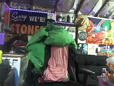 Snapshot of CloudDadddyyy420 chatting on 02/09/25, 02:40 CloudDadddyyy420 online show from 02/09/25, 02:40