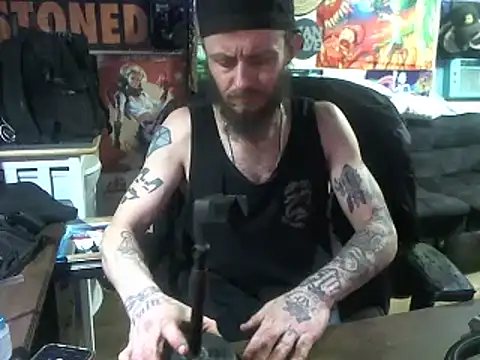 Snapshot of CloudDadddyyy420 chatting on 02/13/25, 02:34 CloudDadddyyy420 online show from 02/13/25, 02:34