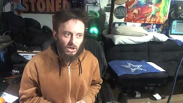 Snapshot of CloudDadddyyy420 chatting on 02/14/25, 12:14 CloudDadddyyy420 online show from 02/14/25, 12:14