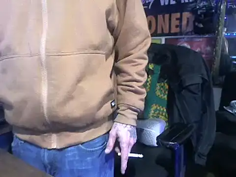 Snapshot of CloudDadddyyy420 chatting on 02/16/25, 10:54 CloudDadddyyy420 online show from 02/16/25, 10:54