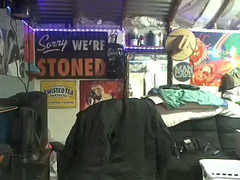 Snapshot of CloudDadddyyy420 chatting on 02/17/25, 09:03 CloudDadddyyy420 online show from 02/17/25, 09:03