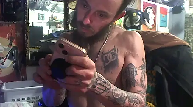 Snapshot of CloudDadddyyy420 chatting on 02/18/25, 10:38 CloudDadddyyy420 online show from 02/18/25, 10:38