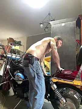 Snapshot of CloudDadddyyy420 chatting on 03/14/25, 10:38 CloudDadddyyy420 online show from 03/14/25, 10:38