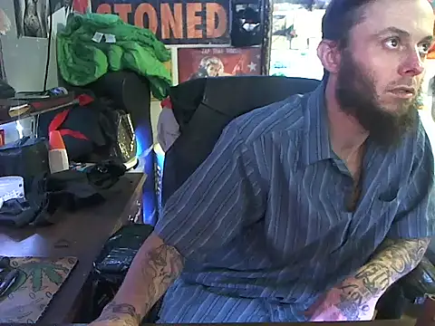 Snapshot of CloudDadddyyy420 chatting on 03/17/25, 07:26 CloudDadddyyy420 online show from 03/17/25, 07:26