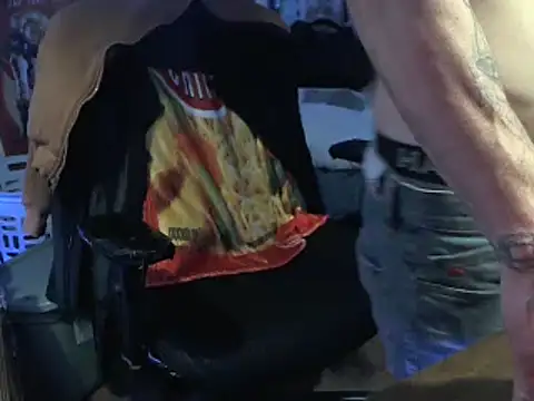 Snapshot of CloudDadddyyy420 chatting on 03/19/25, 10:55 CloudDadddyyy420 online show from 03/19/25, 10:55